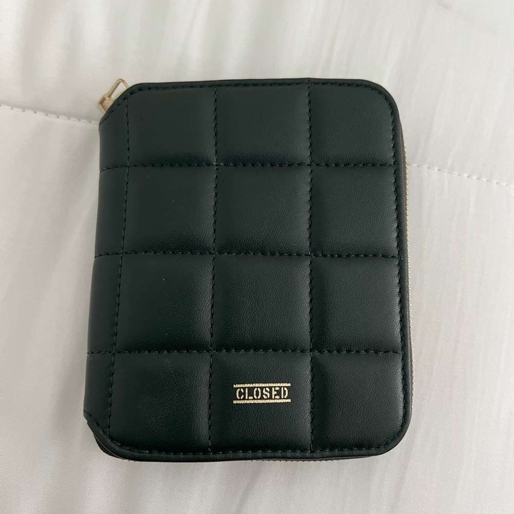 Closed Wallet